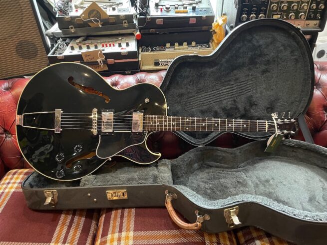 Gibson ES135 Ebony 2002**SOLD