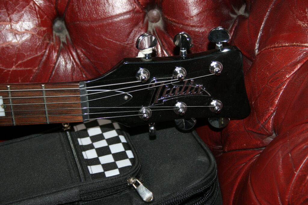 Italia Mondial Deluxe**SOLD Amp Guitars, Macclesfield