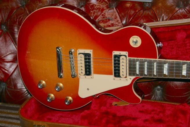 Gibson 2020 Les Paul Classic Cherry Burst - Image 2