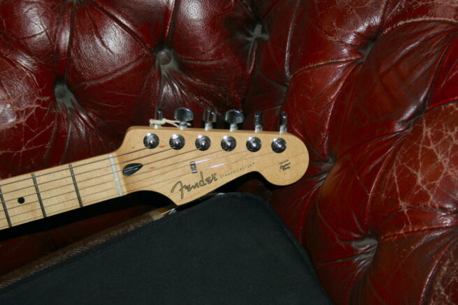 Fender Player Series Stratocaster Ltd Pacific Peach - Image 2