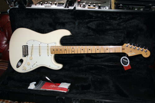 Fender 2015 USA Standard Stratocaster Vintage White