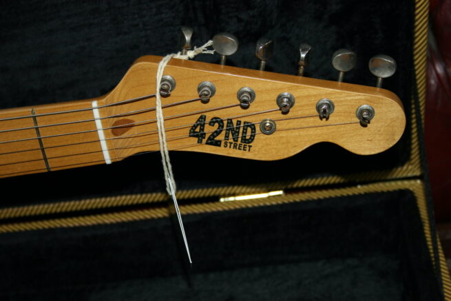 42nd Street Guitars '55 Broadway - Image 3