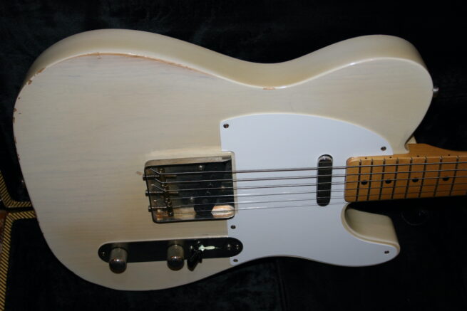 42nd Street Guitars '55 Broadway - Image 4