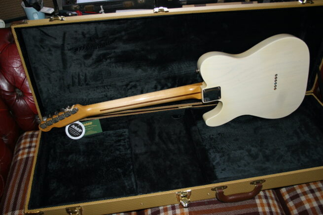 42nd Street Guitars '55 Broadway - Image 5