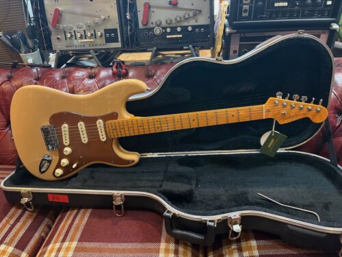 Fender American Deluxe Stratocaster V Neck Desert Sand