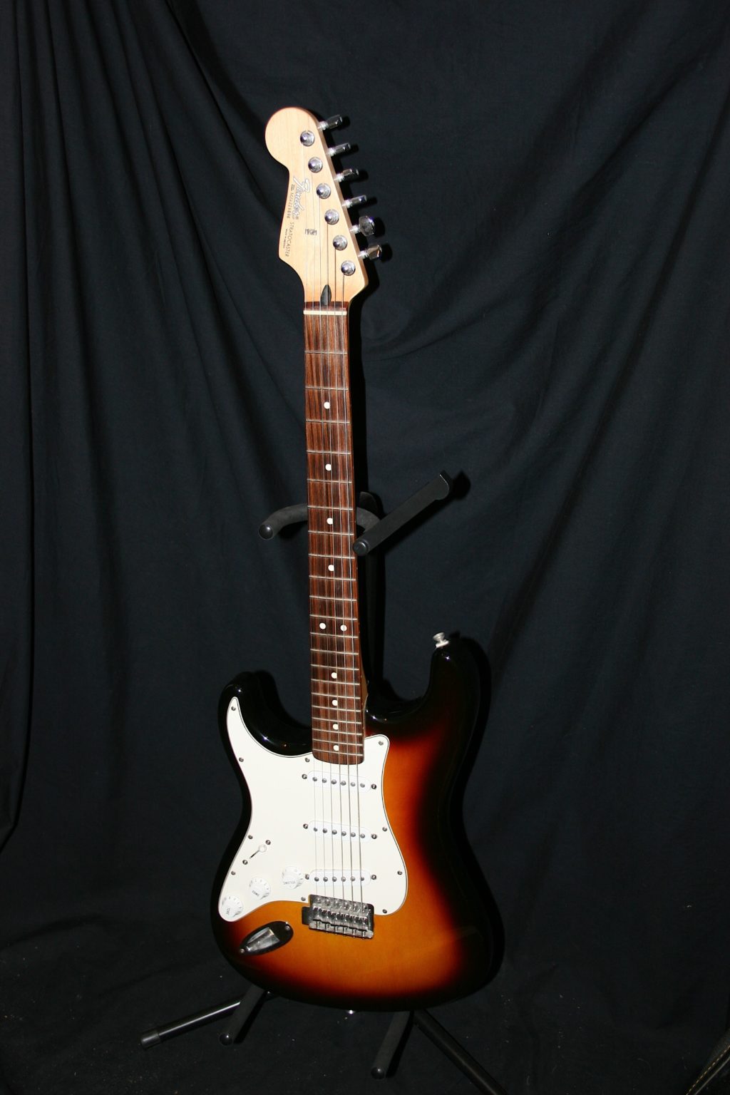 Fender '04 left hand stratocaster mex**SOLD - Amp Guitars, Macclesfield