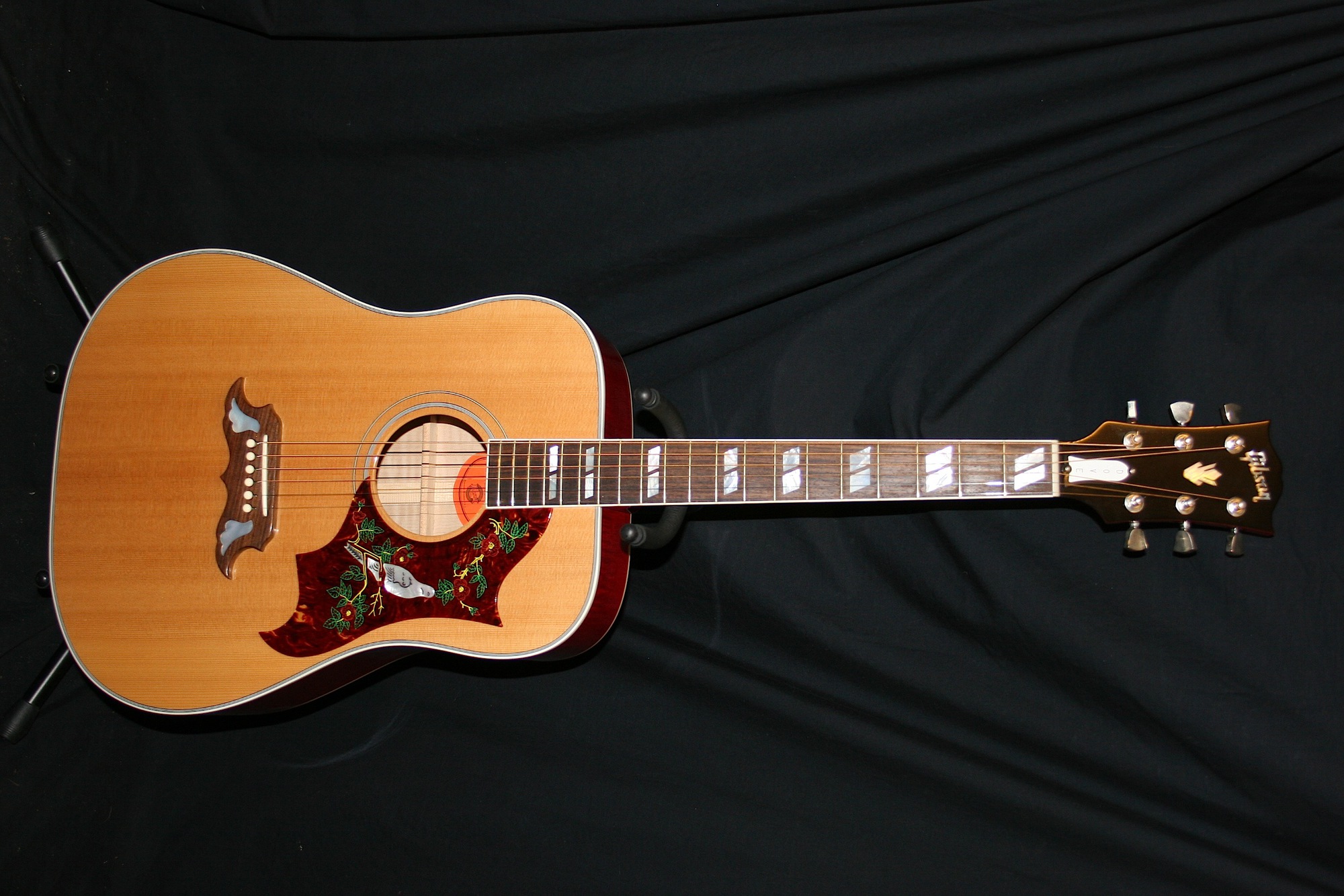 Gibson (2000) Dove acoustic**SOLD - Amp Guitars, Macclesfield